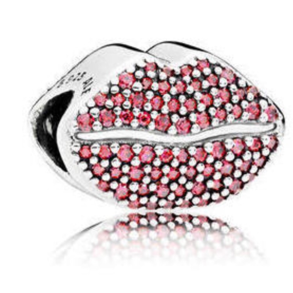 Pandora lips charm